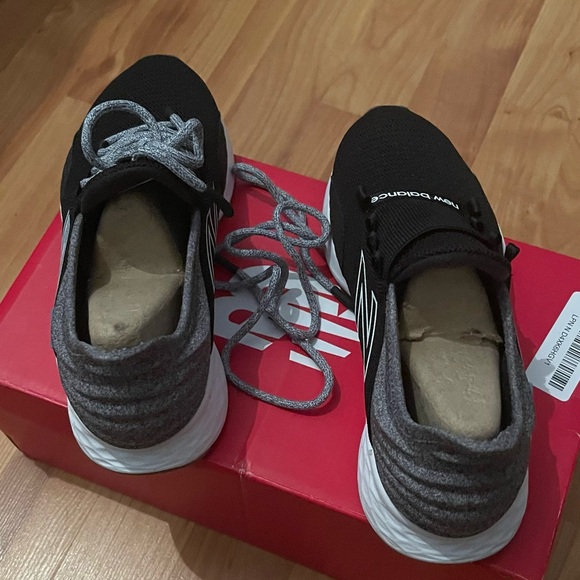 New Balance Fresh Foam Roav Tee Shirt Running Shoes - Picture 2 of 4